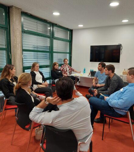 Gruppenarbeit bei einem Werte Workshop