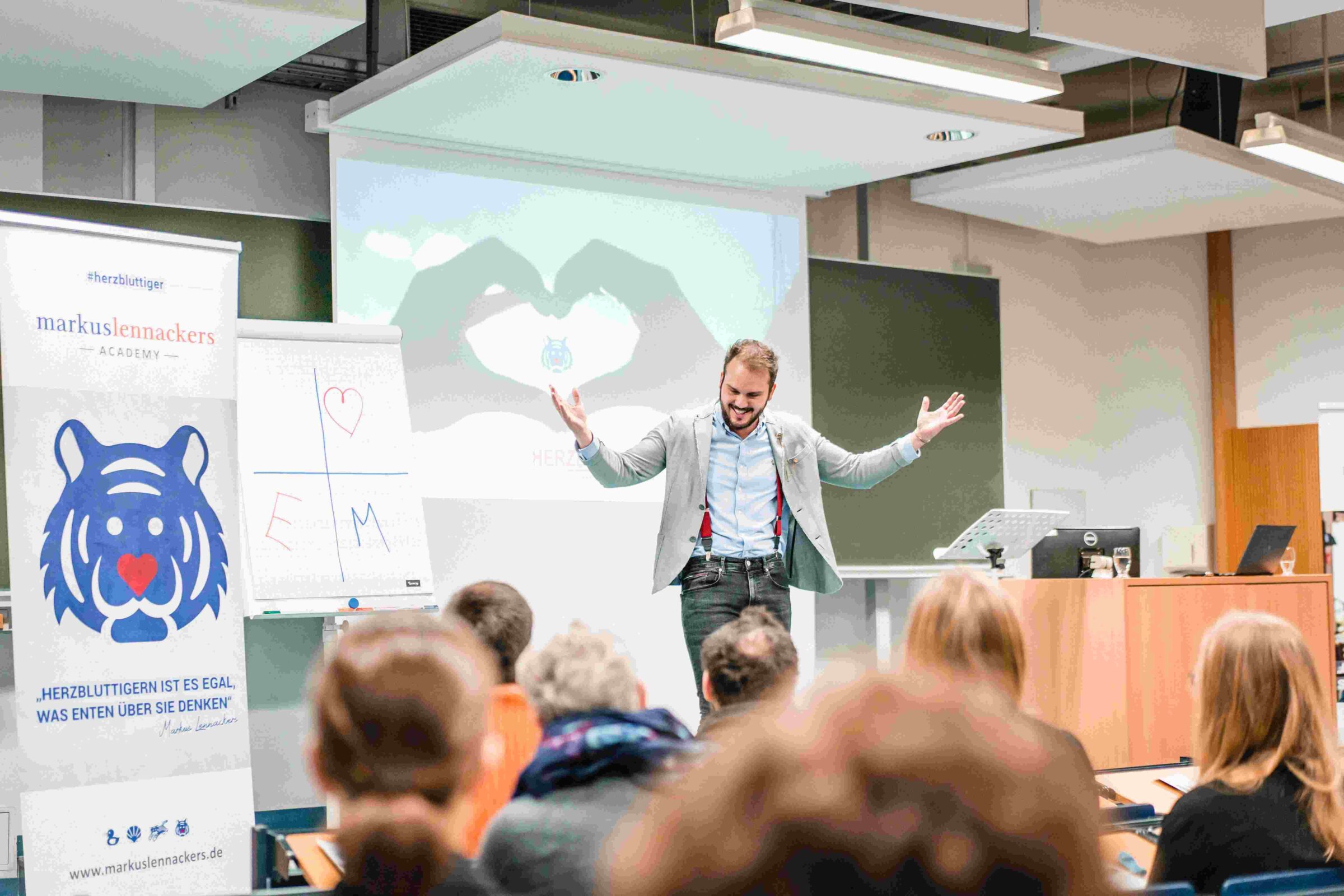 Speaker Markus Lennackers hält Keynote vor Publikum