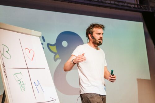 Speaker Markus Lennackers hält Keynote