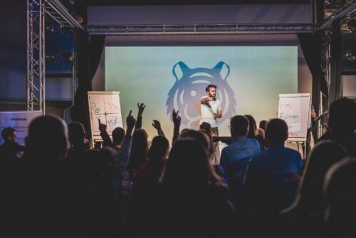 Speaker Markus Lennackers hält Keynote