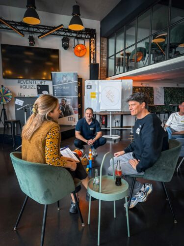 Markus Lennackers coacht Zweiergruppe in Akademie Siegburg