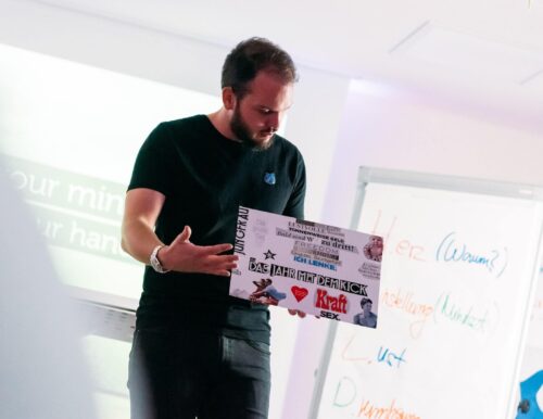 Markus Lennackers stellt sein Visionboard vor beim Workshop